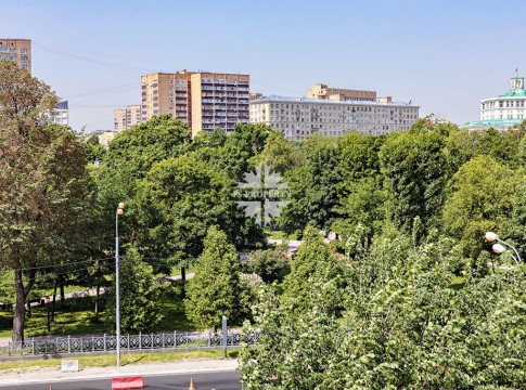 Олимпийский  проспект, 10
